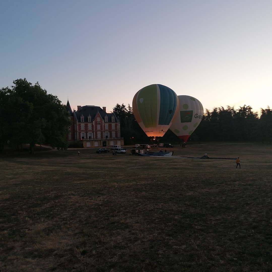 Duo estival de montgolfières matinales