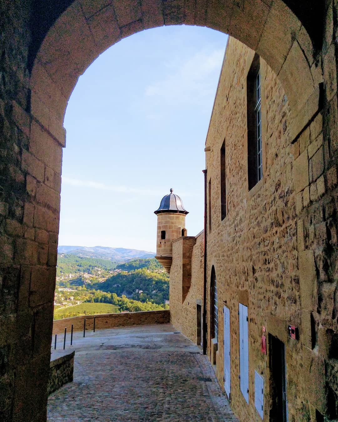 La tour de guet sur la vallée d&rsquo;Ardèche