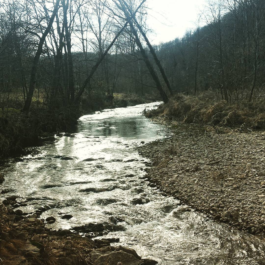 Pénombre sur la rivière de l&rsquo;Ay