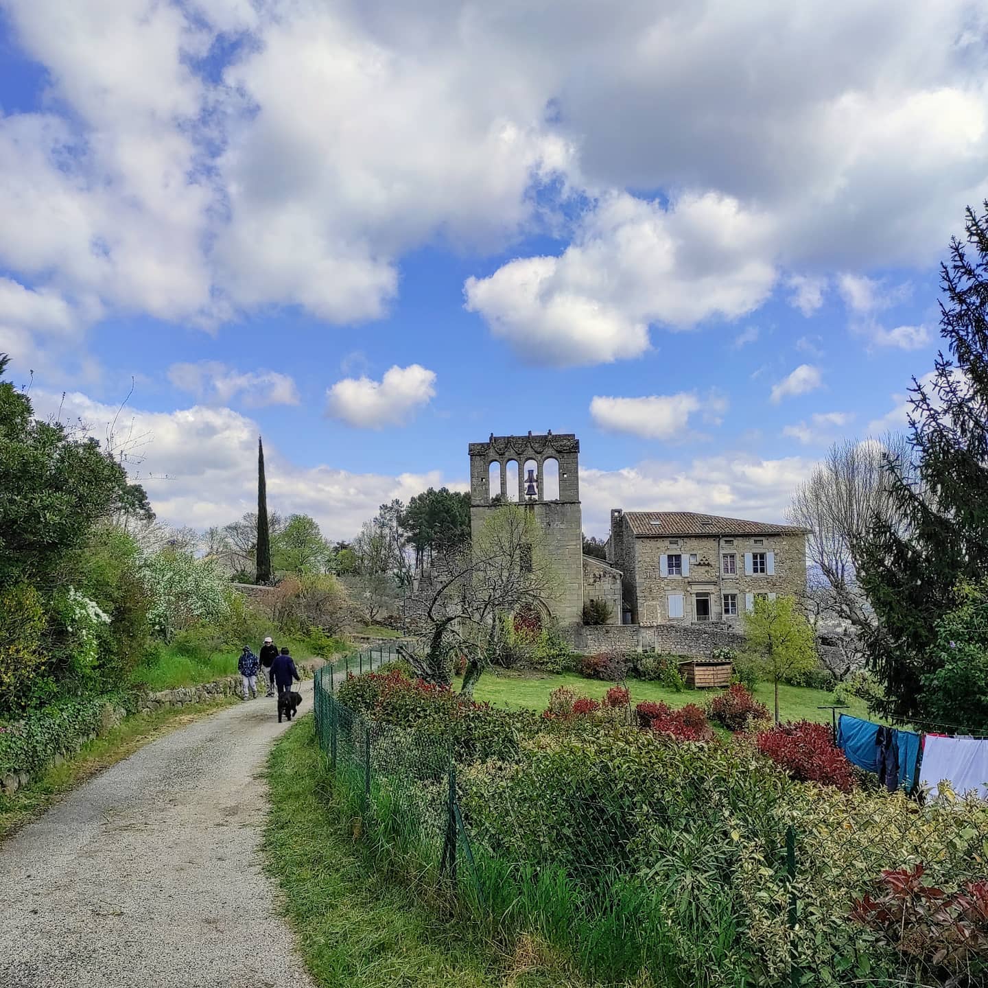 Depuis l&rsquo;église Saint-Loup