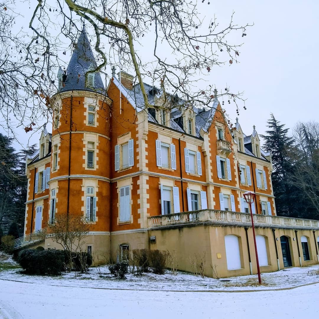 Déomas cerné de neige