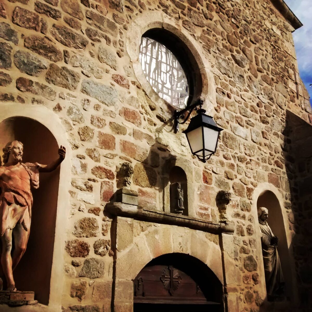 Façade intérieur du Campo Santo à Saint-Cyr en Ardèche