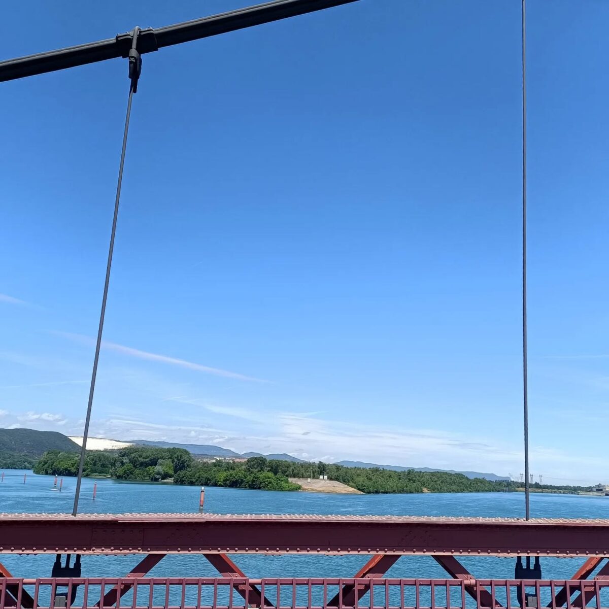 Sur le pont du fleuve Rhône