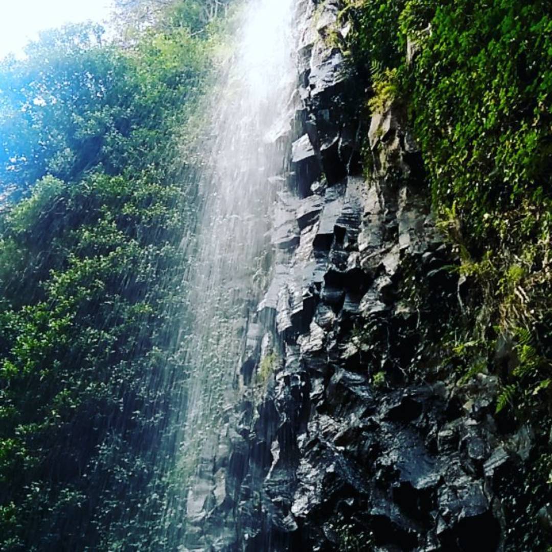 Cascade et coulée basaltique